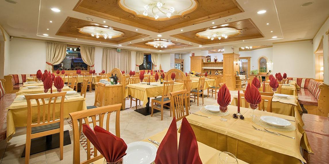 Hotel Cristallo Пейо Екстериор снимка