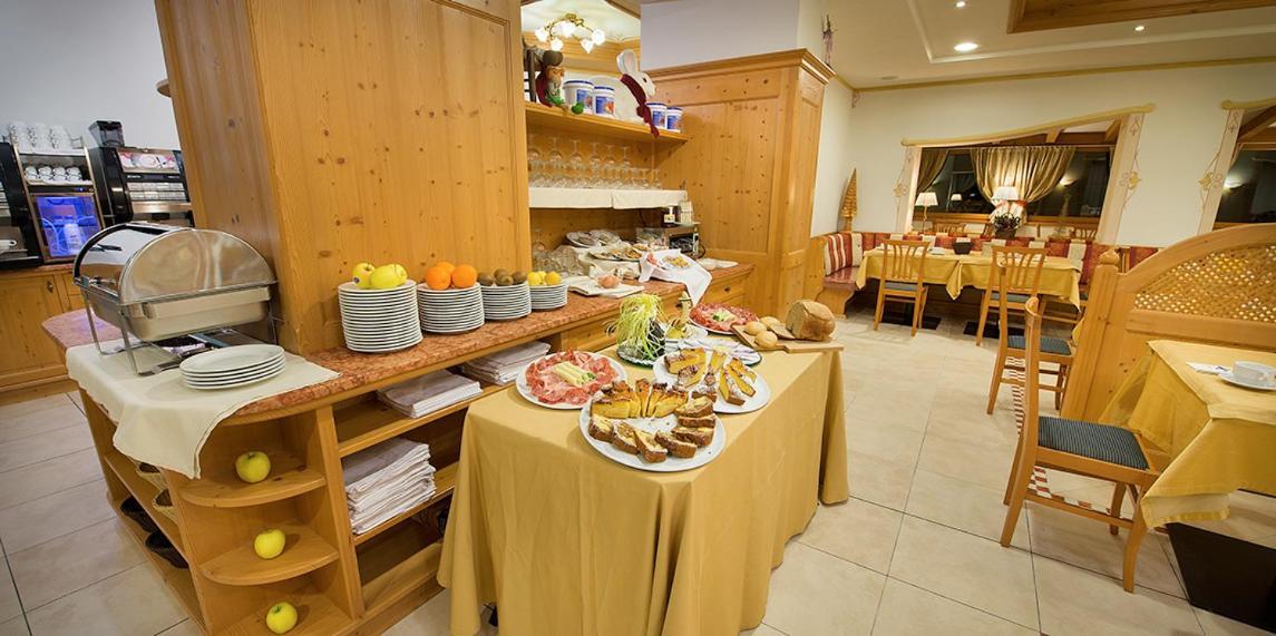 Hotel Cristallo Пейо Екстериор снимка