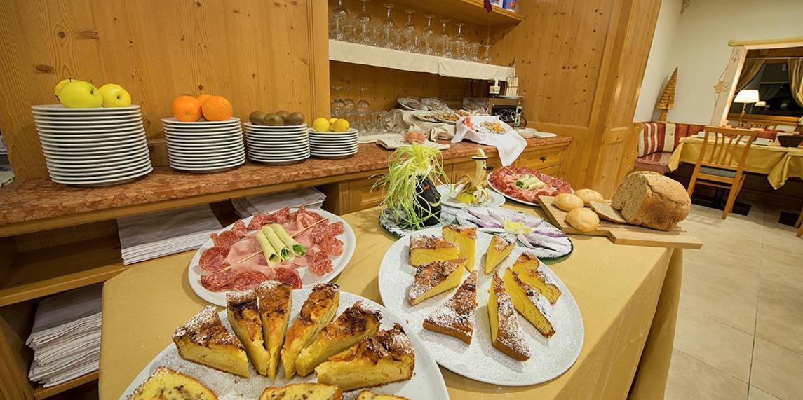 Hotel Cristallo Пейо Екстериор снимка