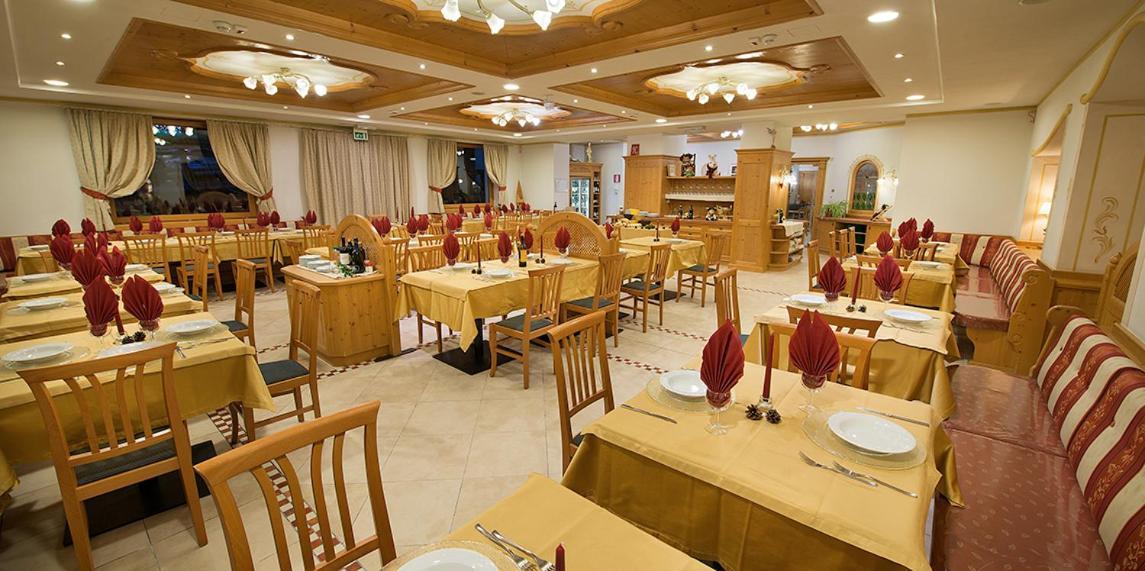 Hotel Cristallo Пейо Екстериор снимка