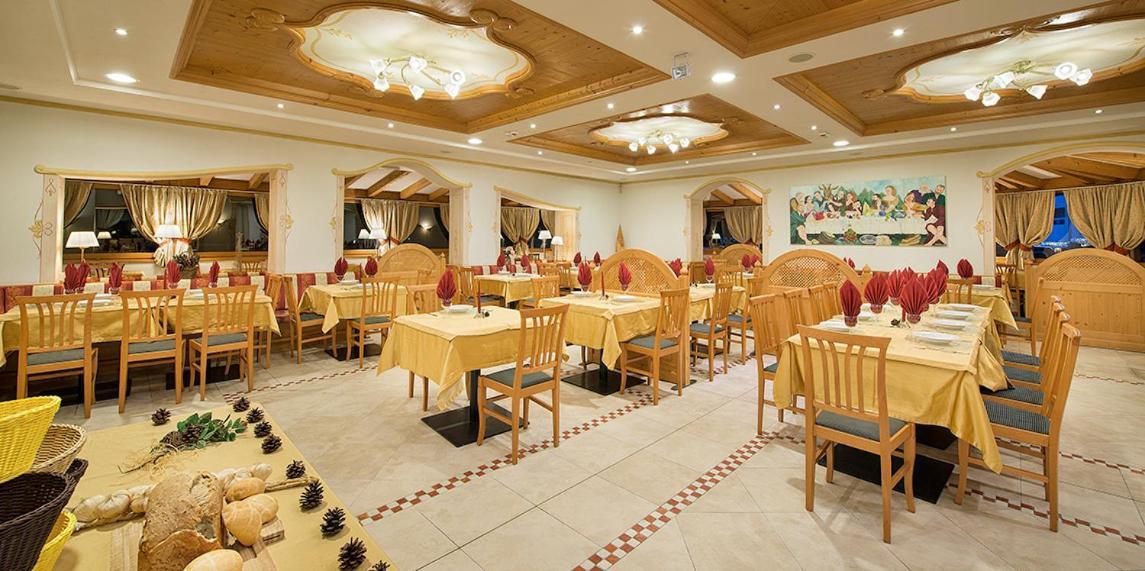 Hotel Cristallo Пейо Екстериор снимка