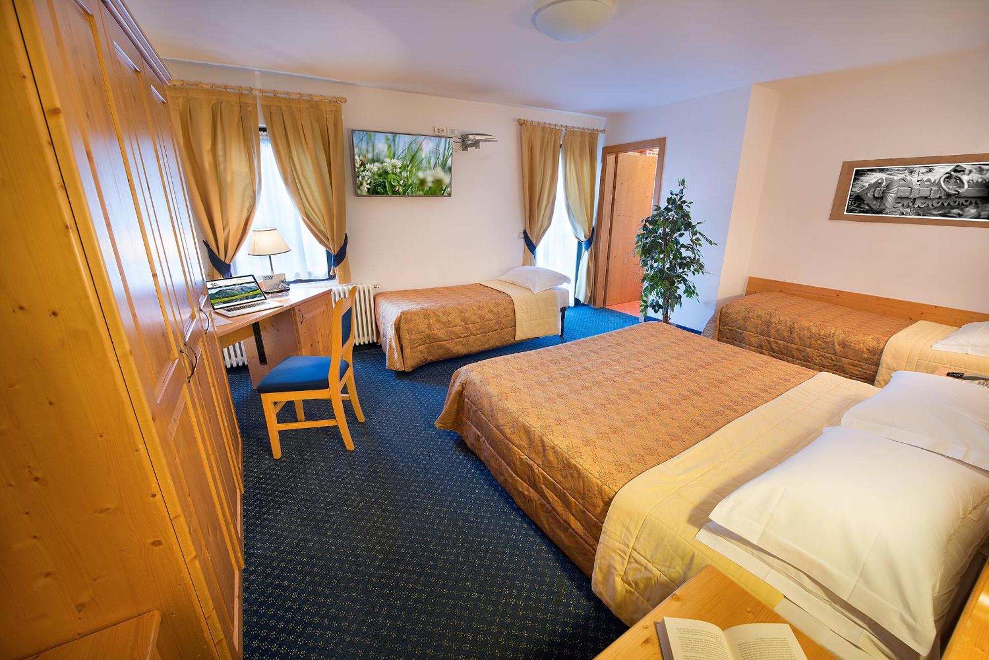 Hotel Cristallo Пейо Стая снимка